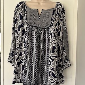 🍀3 for $25🍀 Crown & Ivy peasant top